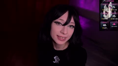 Snapshot of darkfirenight chatting on 12.08.24 Yuu online show from 12.08.24