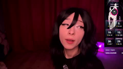 Snapshot of darkfirenight chatting on 02.04.25 Yuu online show from 02.04.25