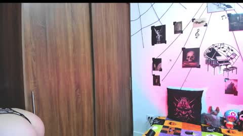 Hi Im Yuri  independent modelhelp me get my 111 hands upuwu online show from 09.25.25