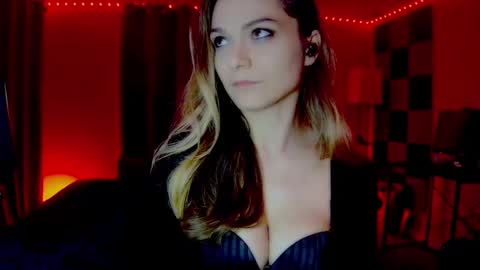 Snapshot of darkskullmistress chatting on 09.14.25 roseredgoddess online show from 09.14.25