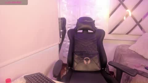 Darla santos  online show from 11.04.25