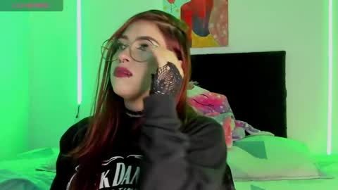 Darlyhooper online show from 04.15.26