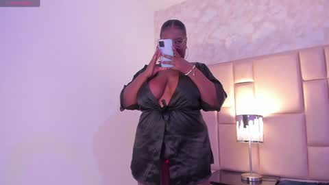 Snapshot of darnellqueen chatting on 12.15.24 Darnell Queen online show from 12.15.24