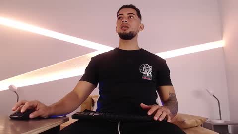 Snapshot of daron_66 chatting on 10.25.25 Kael online show from 10.25.25