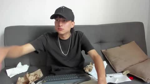 Snapshot of darsel_night chatting on 11.22.25 darsel_night online show from 11.22.25