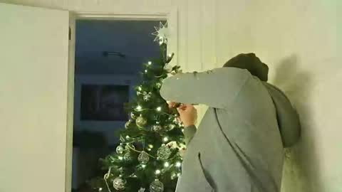 Snapshot of dartanjanas chatting on 12.07.24 Dario online show from 12.07.24