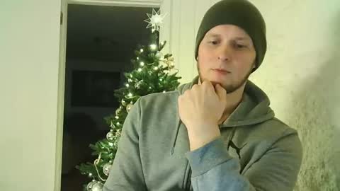 Snapshot of dartanjanas chatting on 12.07.24 Dario online show from 12.07.24