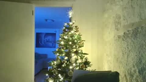 Snapshot of dartanjanas chatting on 12.30.24 Dario online show from 12.30.24