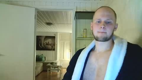 Snapshot of dartanjanas chatting on 03.08.25 Dario online show from 03.08.25