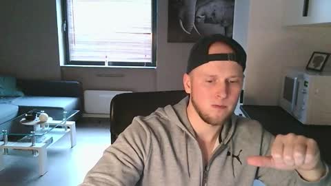 Snapshot of dartanjanas chatting on 10.04.25 Dario online show from 10.04.25