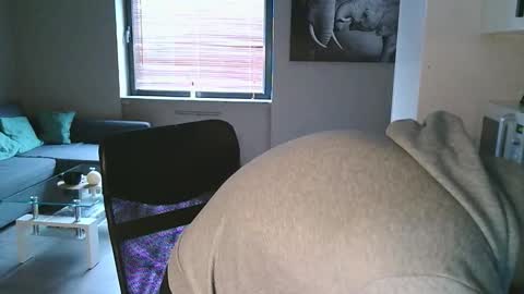 Snapshot of dartanjanas chatting on 10.05.25 Dario online show from 10.05.25