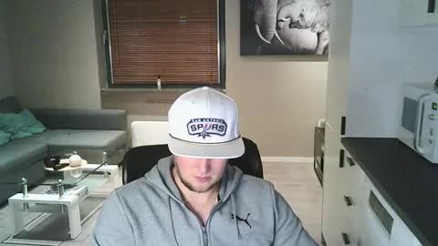 Snapshot of dartanjanas chatting on 10.10.25 Dario online show from 10.10.25