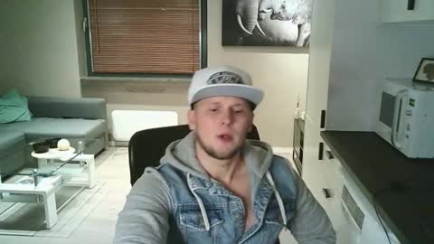 Snapshot of dartanjanas chatting on 10.25.25 Dario online show from 10.25.25