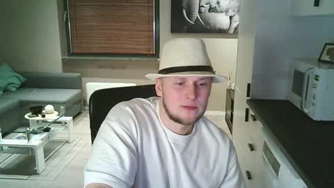 Snapshot of dartanjanas chatting on 10.31.25 Dario online show from 10.31.25