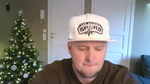 Snapshot of dartanjanas chatting on 12.21.25 Dario online show from 12.21.25