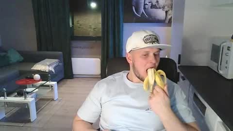 Snapshot of dartanjanas chatting on 02.19.26 Dario online show from 02.19.26