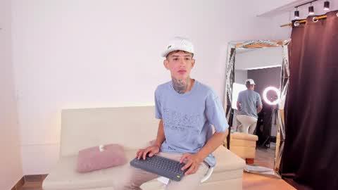 Snapshot of darwin_stark chatting on 06.27.26 darwin_stark online show from 06.27.26