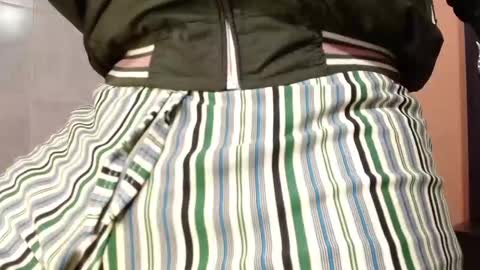 Snapshot of darwin_x chatting on 10.26.25 darwin_x online show from 10.26.25