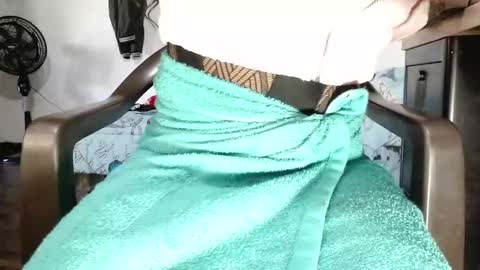 Snapshot of darwin_x chatting on 12.20.25 darwin_x online show from 12.20.25