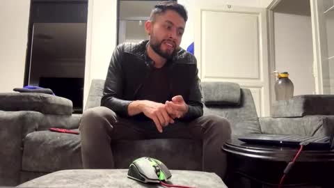 Snapshot of davgostoso chatting on 02.28.25 Dave y Salvatore online show from 02.28.25