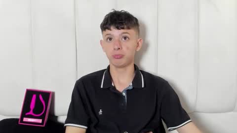 Snapshot of david_roy_ chatting on 02.26.26 Roy online show from 02.26.26