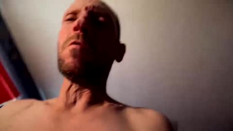 Snapshot of davidcav240 chatting on 10.01.25 davidcav240 online show from 10.01.25