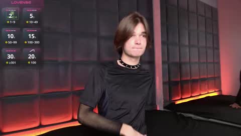 Snapshot of davidleatherhoff chatting on 11.06.25 DAVID online show from 11.06.25