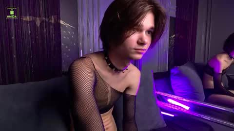 Snapshot of davidleatherhoff chatting on 11.17.25 DAVID online show from 11.17.25