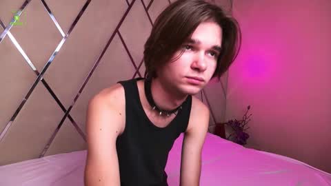 Snapshot of davidleatherhoff chatting on 11.29.25 DAVID online show from 11.29.25