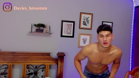 Snapshot of davies_brown chatting on 01.18.25 Davies brown schedule 12pm to 5pm col time online show from 01.18.25