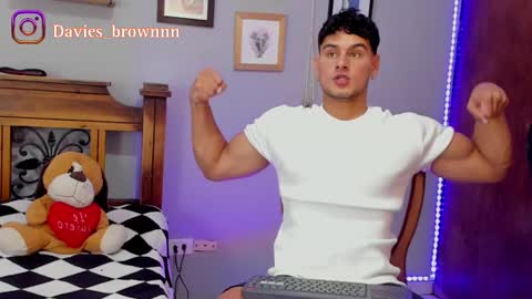 Snapshot of davies_brown chatting on 02.22.25 Davies brown schedule 12pm to 5pm col time online show from 02.22.25