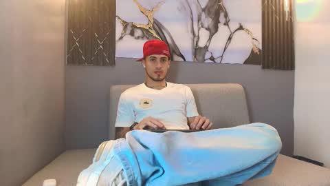 Snapshot of davin_01 chatting on 12.17.25 DAVID online show from 12.17.25