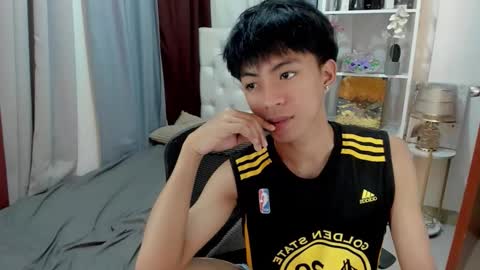 Snapshot of davincihugecock chatting on 03.11.26 daniel online show from 03.11.26