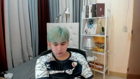 Snapshot of davincihugecock chatting on 04.08.26 daniel online show from 04.08.26