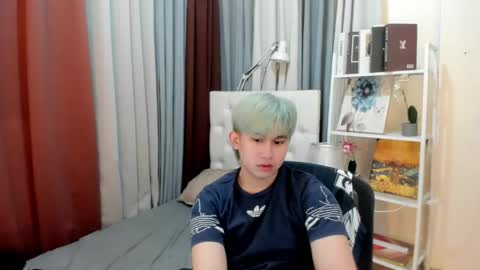 Snapshot of davincihugecock chatting on 04.10.26 daniel online show from 04.10.26