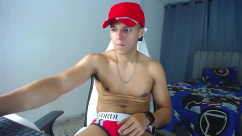 Snapshot of davisito7 chatting on 02.04.25 David Angel online show from 02.04.25