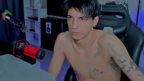 Snapshot of davisross chatting on 12.15.25 davis online show from 12.15.25