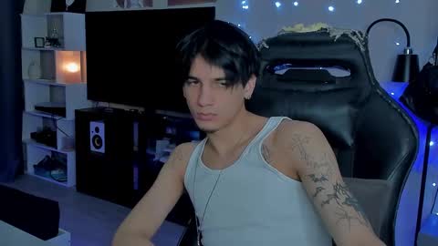 Snapshot of davisross chatting on 01.06.26 davis online show from 01.06.26