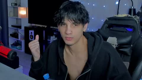 Snapshot of davisross chatting on 01.09.26 davis online show from 01.09.26