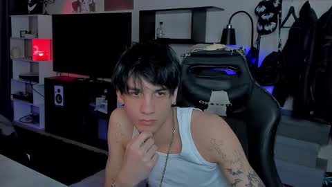 Snapshot of davisross chatting on 02.06.26 davis online show from 02.06.26