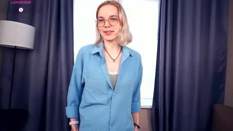 Charlie 18yo online show from 10.11.25