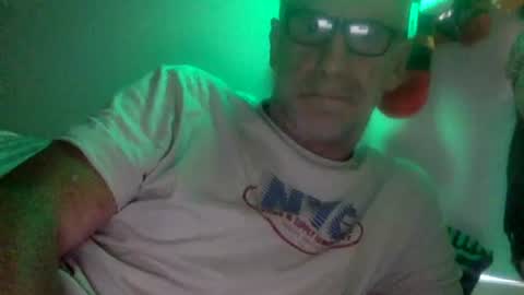 deanofflove221000 online show from 10.28.25