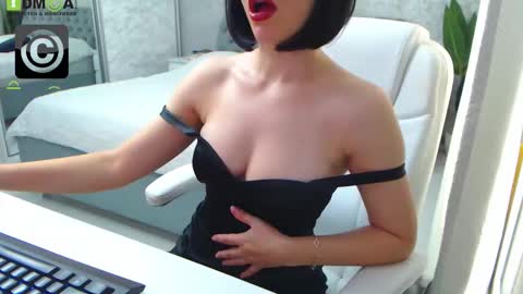 Elly online show from 10.16.25