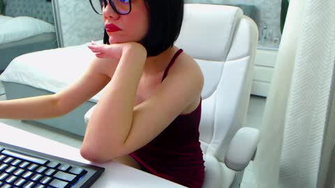 Elly online show from 04.07.26