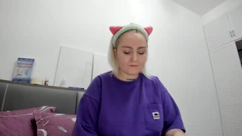 Debbie Mon Tue Fri Sun Sat GMT 3 1000am - 0400pm  online show from 02.12.25