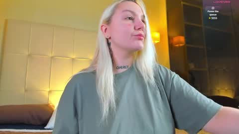 Debbie Mon Tue Fri Sun Sat GMT 3 1000am - 0400pm  online show from 04.04.26