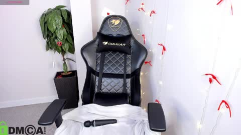 Jennifer online show from 04.10.26