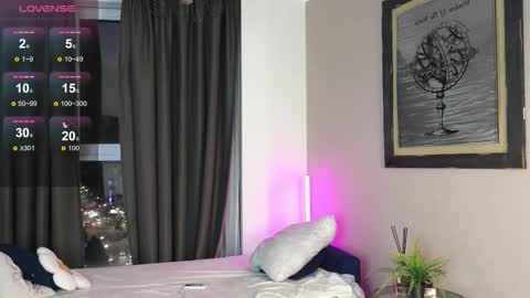 Snapshot of debihenks chatting on 10.22.25 Eva online show from 10.22.25