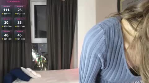 Snapshot of debihenks chatting on 10.27.25 Eva online show from 10.27.25