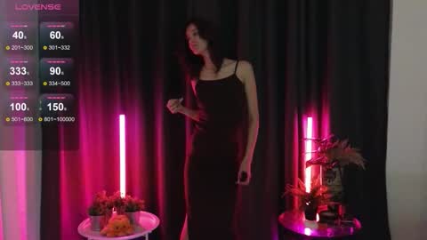 Snapshot of debihenks chatting on 11.11.25 Eva online show from 11.11.25